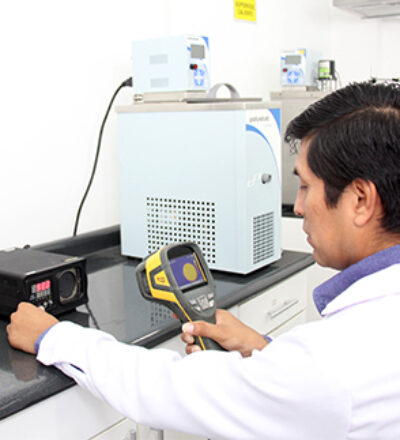 CERTIFICADO DE CALIBRACIÓN POR ORGANISMO DE ACREDITACIÓN  EN INSTALACIONES DEL CLIENTE DE INDICADOR DIGITAL DE TEMPERATURA (CONTROLES CAVAS, NEVERAS, HORNOS, OTROS) EN 3 PUNTOS DE MEDICIÓN DE DE -25 A 400°C