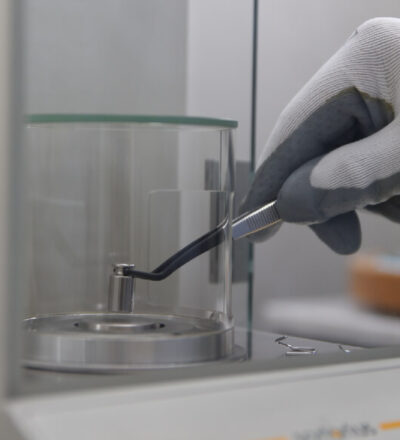 CERTIFICADO DE CALIBRACIÓN POR ORGANISMO DE ACREDITACIÓN EN LABORATORIO DE PESAS PATRÓN CLASE M1 Y M2 HASTA 20KG