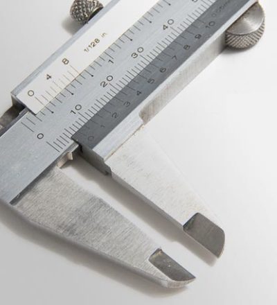 CERTIFICADO DE CALIBRACIÓN POR ORGANISMO ACREDITADO EN LABORATORIO DE PIE DE REY DE — 0 A 300 mm